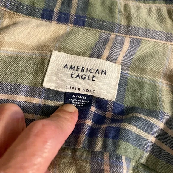 American Eagle Plaid Flannel Button Up Shirt Green Plaid Size Medium - Picture 3 of 4